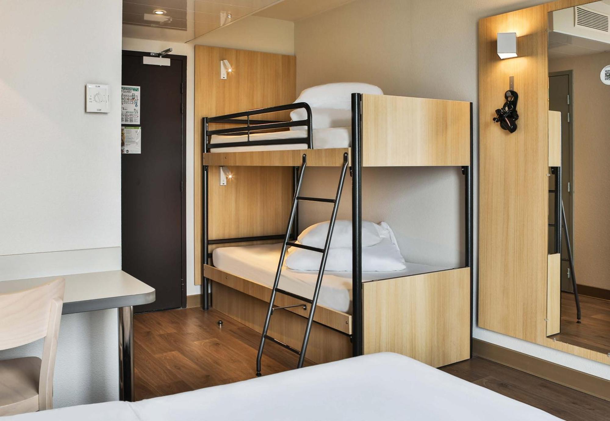 B&B Hotel Les Herbiers Eksteriør bilde
