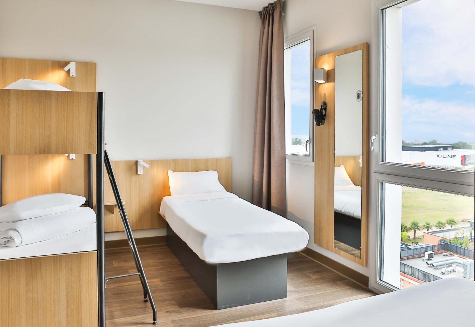 B&B Hotel Les Herbiers Eksteriør bilde